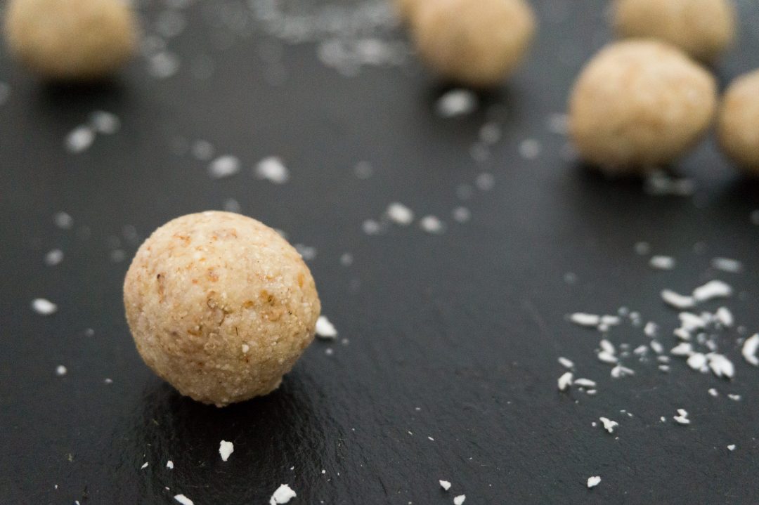 Rezepte - Snacks - Süßes - Kokos-Erdmandel-Kugeln - glutenfrei - vegan - paleo - aip
