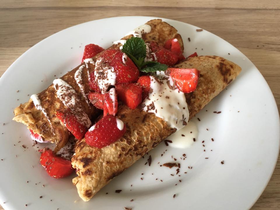 Rezepte - Frühstück - süße Snacks - Erdmandel-Pfannkuchen mit frischen Erdbeeren - glutenfrei & zuckerfrei