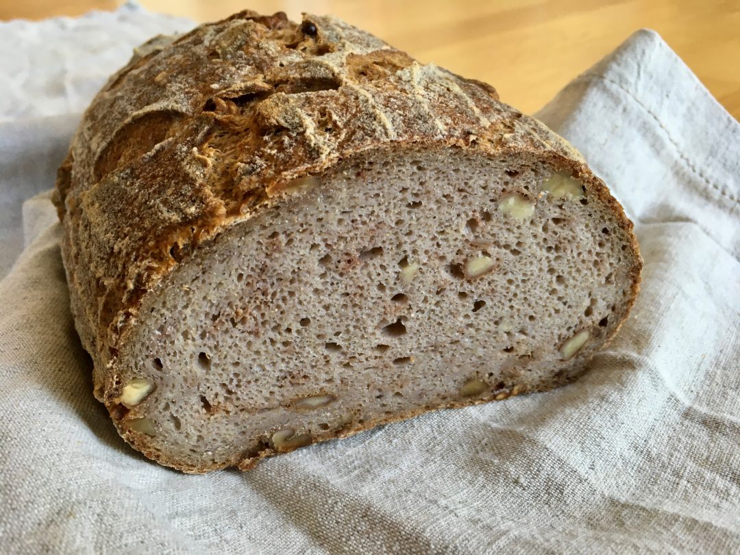 Brot - Sauerteigbrot - Walnussbrot - Buchweizenmehl vollwertig vegan glutenfrei pflanzlich gesund backen