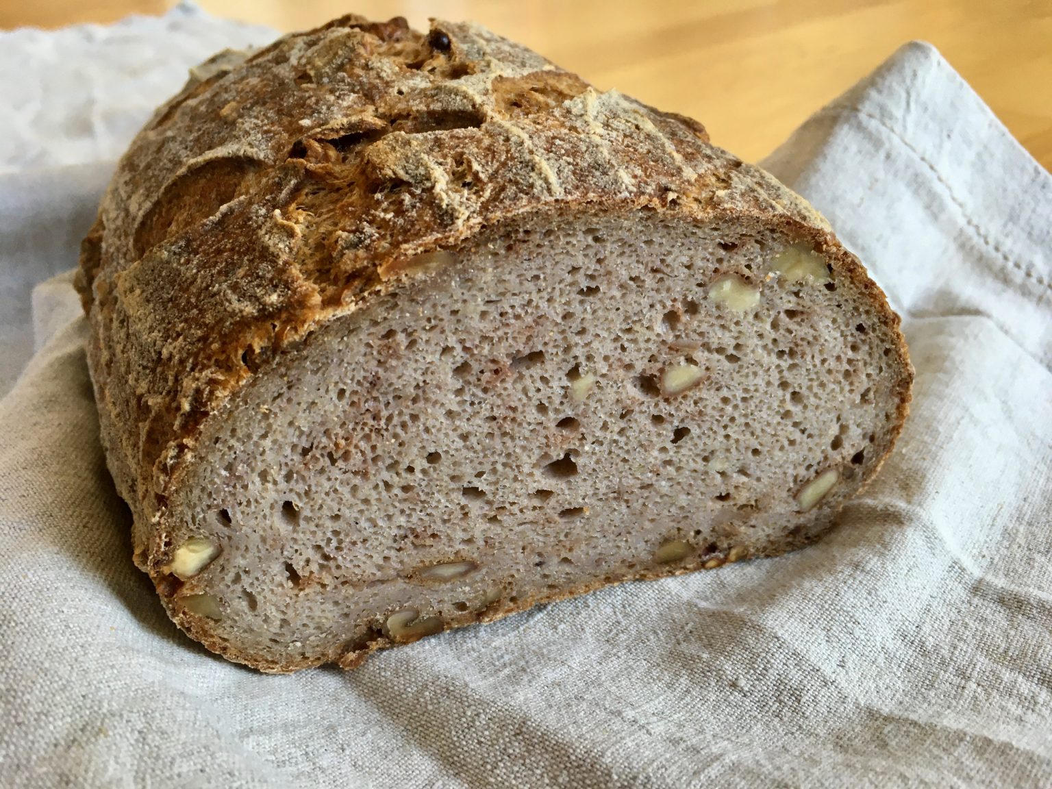 Brot - Sauerteigbrot - Walnussbrot - Buchweizenmehl vollwertig vegan glutenfrei pflanzlich gesund backen