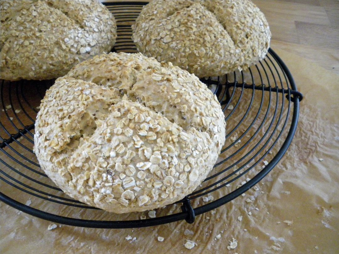 Rezepte - Brötchen - Haferflockenbrötchen - vegan - weizenfrei - backen