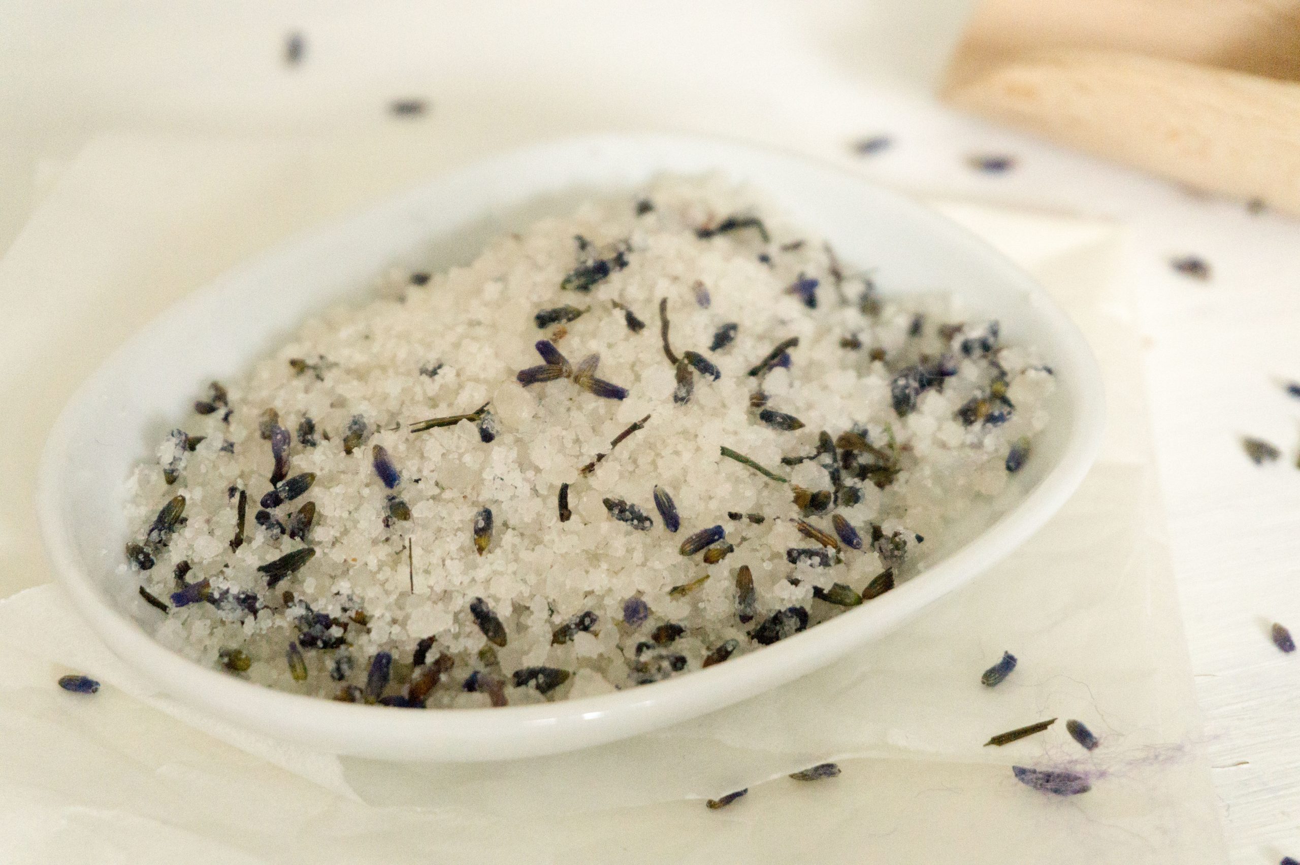 Anleitung für Lavendel Badesalz - DIY Entspannungsbad