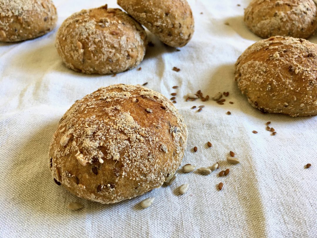 Rezept für glutenfreie Mehrkornbrötchen mit Sauerteig