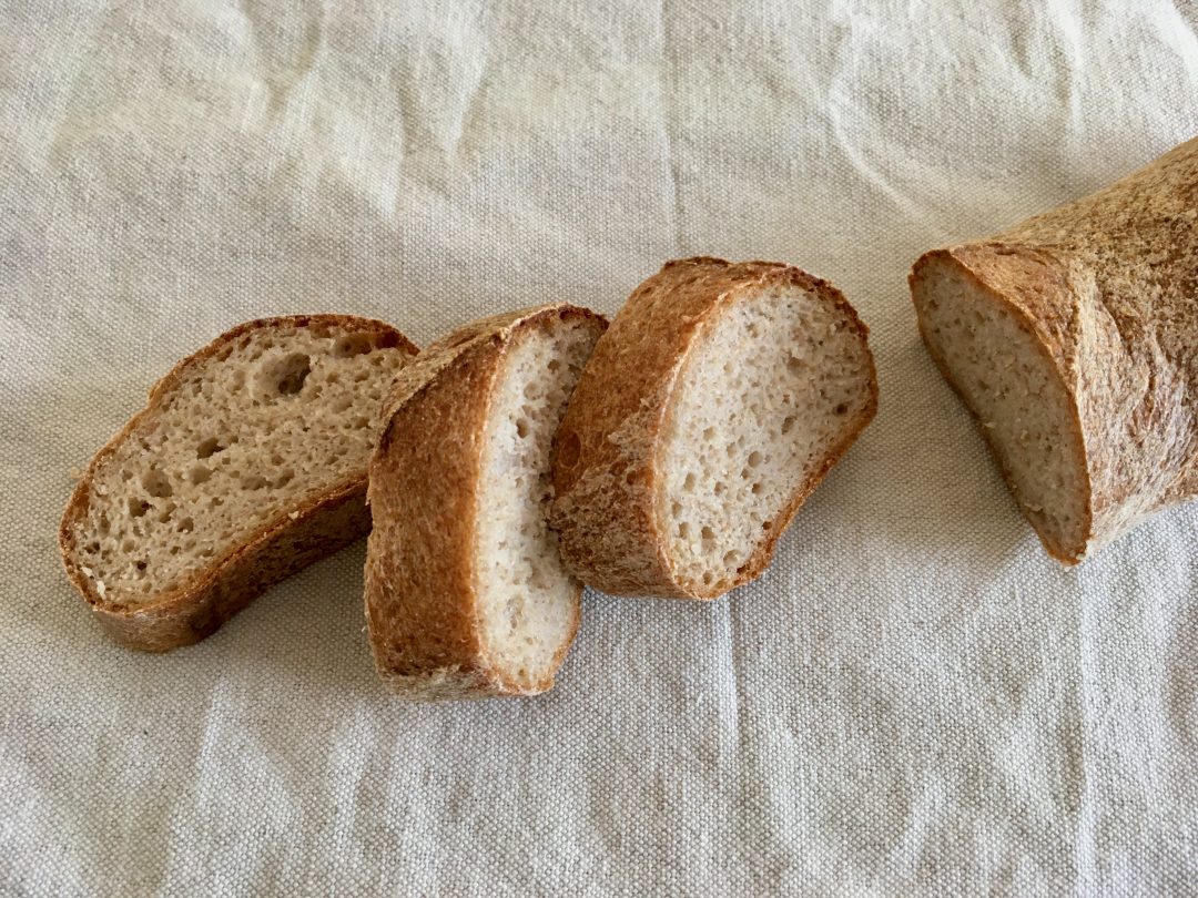 Rezept für rustikales Baguette mit Sauerteig - gesund glutenfreie backen ohne Mehlmischung
